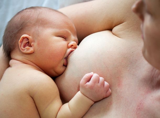 Θερινοί μύθοι για τον μητρικό θηλασμό